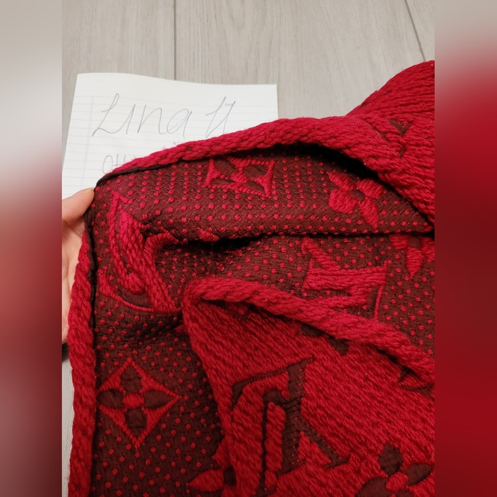 Louis Vuitton logomania scarf in wool & silk - Picture 6 of 6